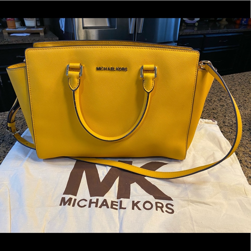 Michael Kors Large Selma in yellow w/dust bag